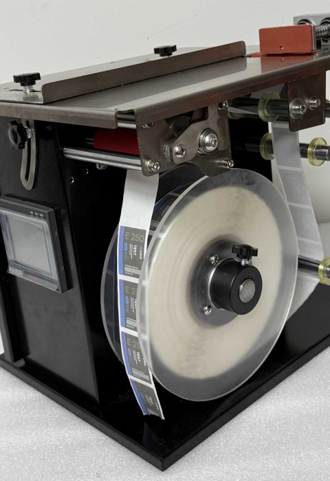 Máy dán nhãn bán tự động