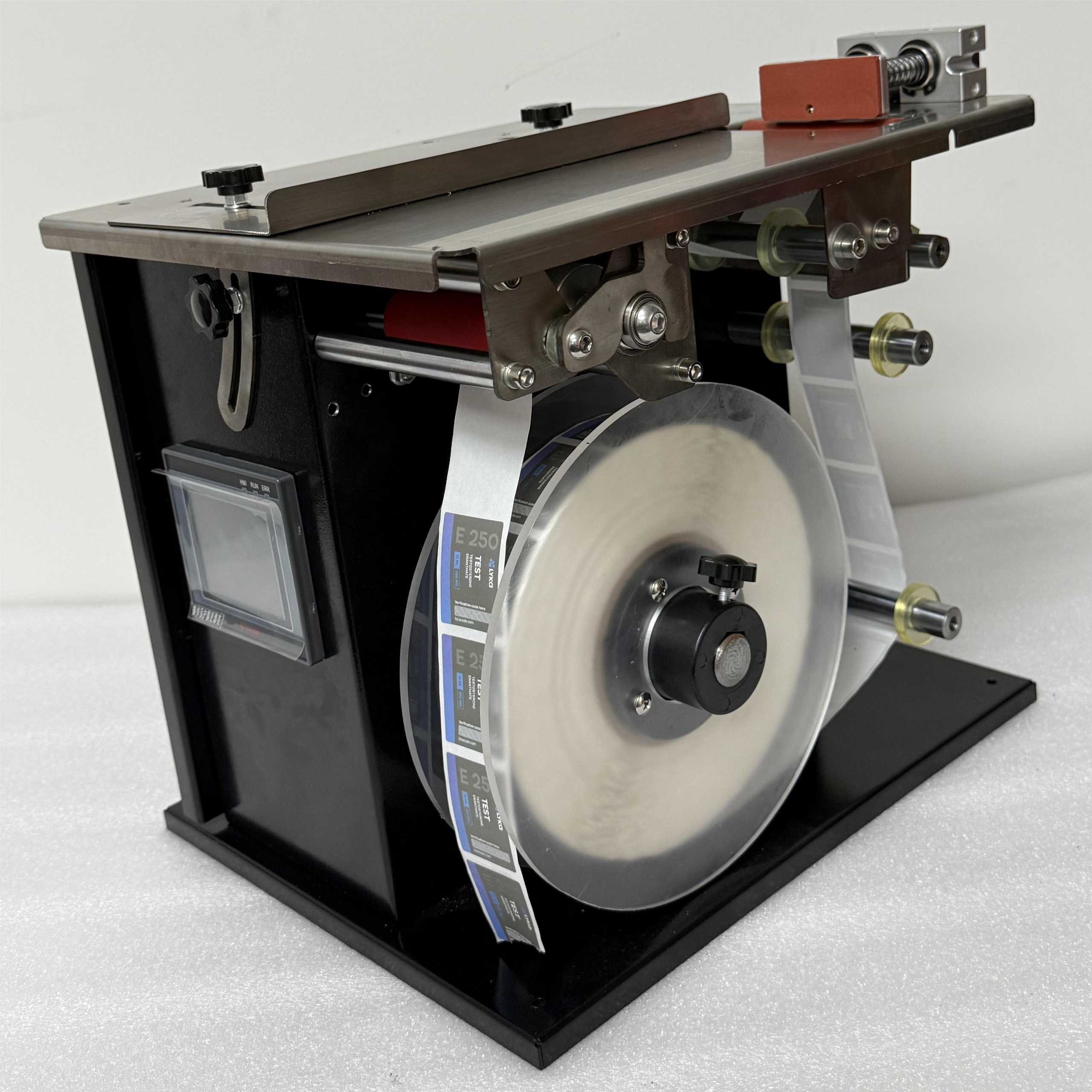 Máy dán nhãn bán tự động